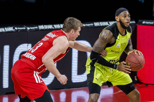 女将再度引 女将再度引